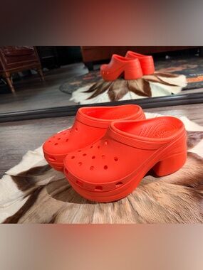 CROCS Platform Clog Mule in Vibrant Orange